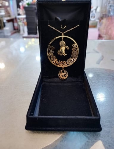 تعليقه سياره بالاسم وحصان - متجر عهود