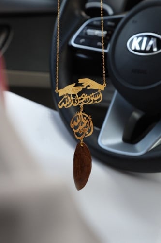 تعليقة حفر ماسكين يد بعض مع العود