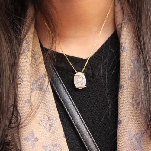 سلسال بالاسم ملكي فضه ذو طراز فريد