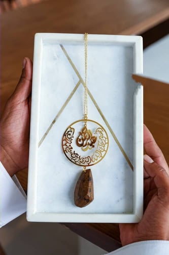 تعليقه سياره بالاسم مع كسرة العود