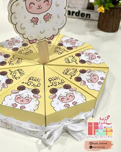 علب على شكل كيكة للعيد بشكل لطيف