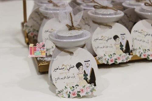فواحه مع شمعه بثيم