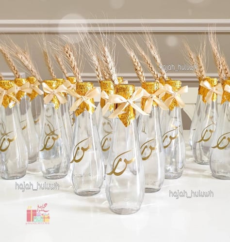 علب مويه مع الكتابه