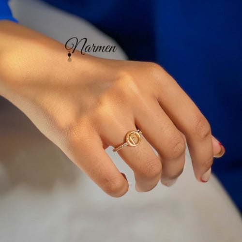 خاتم مع تعليقة خلفية من فندي