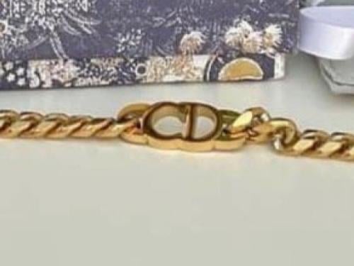 سوارة الجنزير من ديور