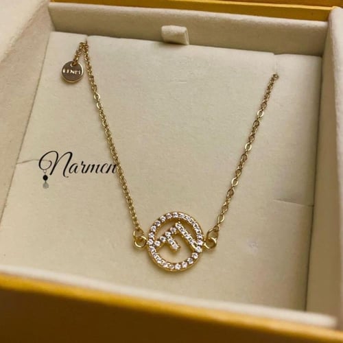 طقم بفصوص الزيركون مطلي من فندي