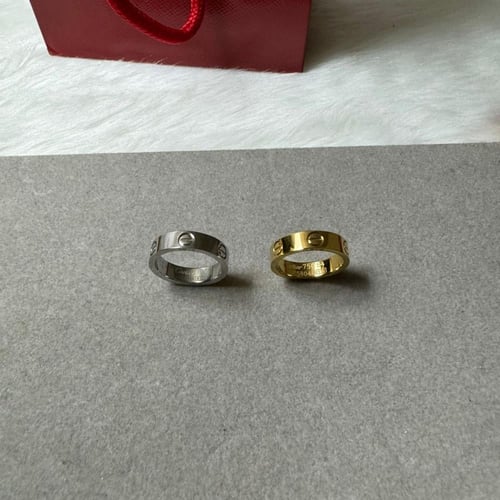 خاتم ذهبي من مجموعة LOVE من كارتير