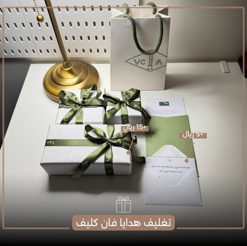 طقم بألوان مطلي ذهب من فان كليف