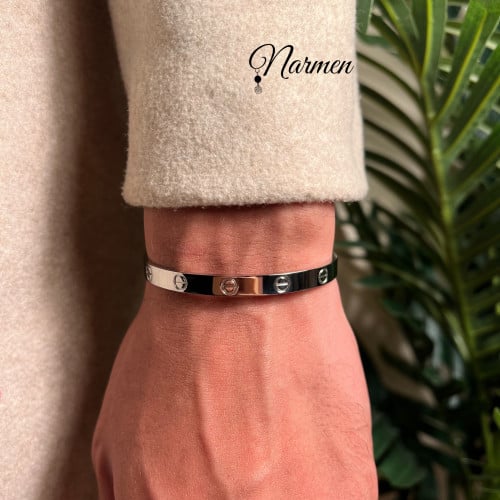 سوارة من مجموعة لوف من كارتير