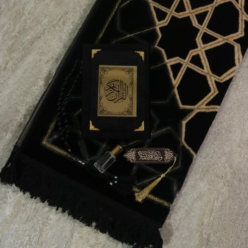 بوكس سجاد صلاه رجالي اسود نقش ذهبي