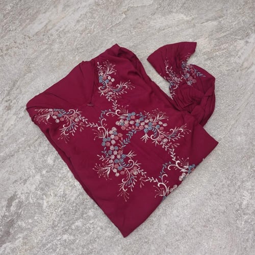 شرشف صلاة مطرزة