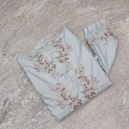 شرشف صلاة مطرزة