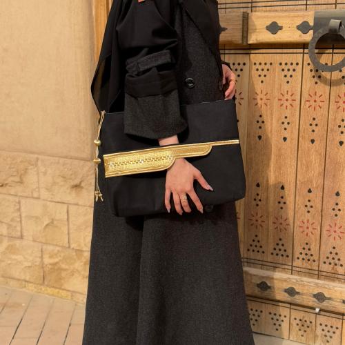 باوتش البشت قماشي لون أسود