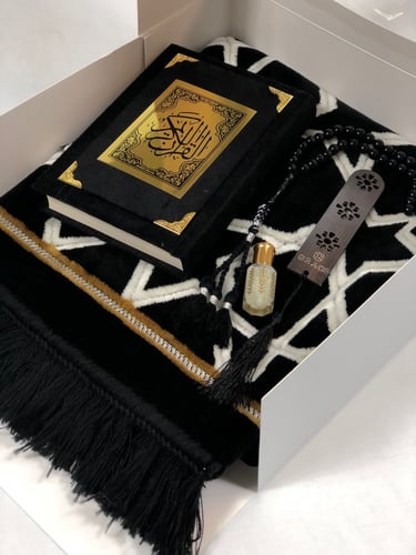 بوكس سجاد صلاه رجالي اسود نقش ذهبي