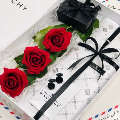 بكج قماش و ورد جوري مع الكبك جيفنشي