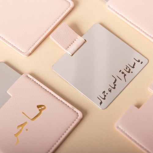 9مرايا فاخرة بالأسماء مع ستاند كبير