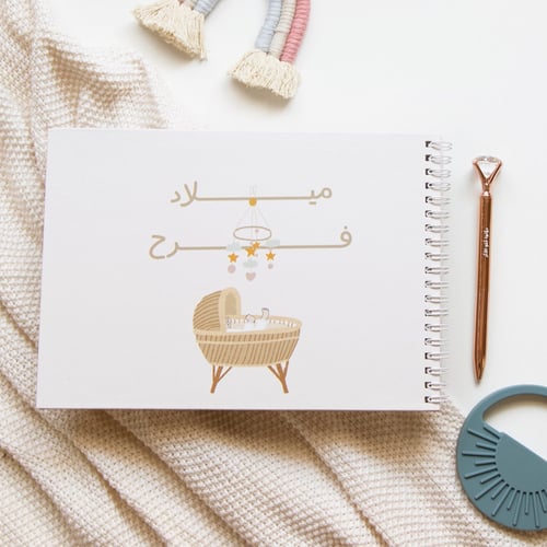 صندوق هدية بنت بنقاط لطيفة