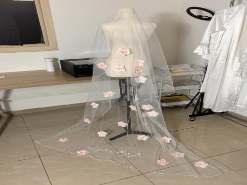 طرحة تطريز مع الورد