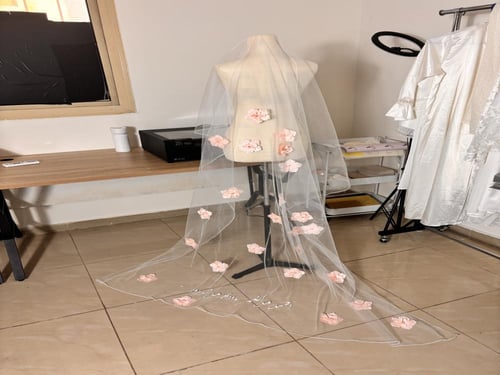 طرحة تطريز مع الورد