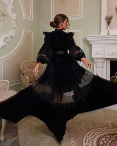 فستان اسود فرنسي مطرز بالدانتيل المخملي الملكي