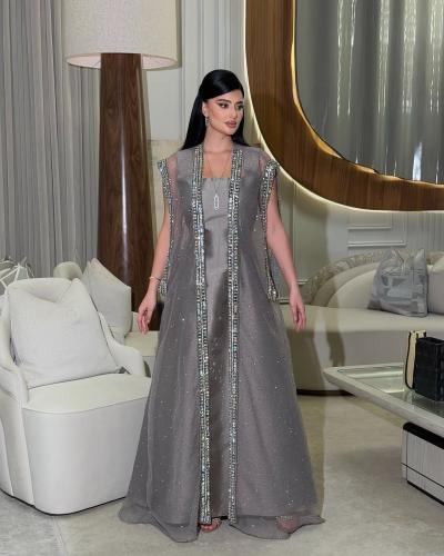 جلابيه انيقه باللون الرمادي والتطريز اليدوي