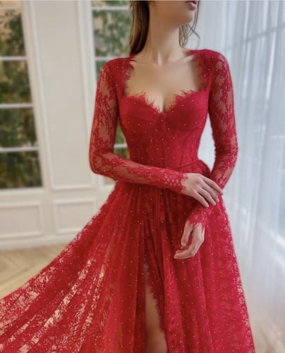 فستان اوربي احمر دانتيل مزين بالفصوص الرائعه مع قص...