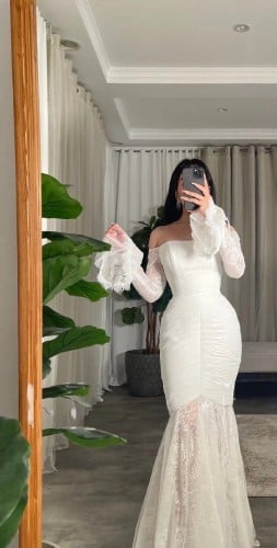 فستان فرنسي مزين بالدانتيل الانثوي