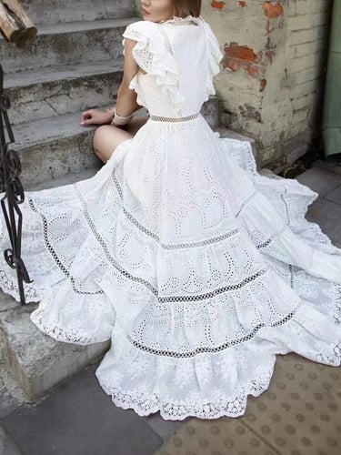 فستان اوربي انيق ابيض مزين بالركامه وازارير الؤلؤ...