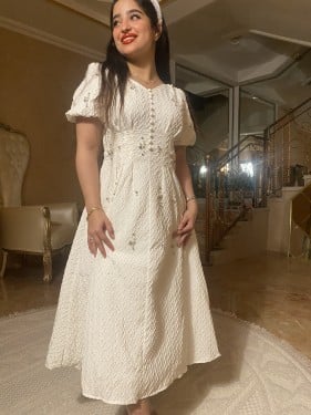 فستان اوربي ابيض بكريستالات أنيقه