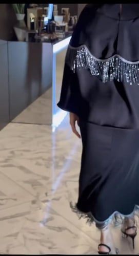 فستان فرنسي أسود مزين بالهدب الأنيق