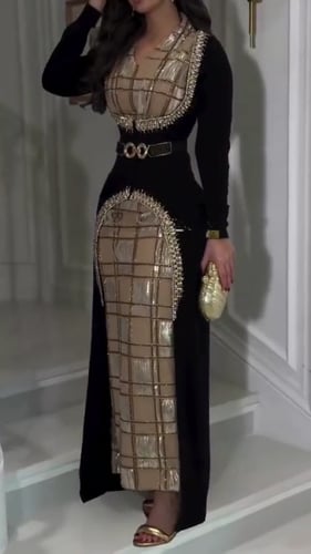 فستان ملكي مكون من قطعتين مزين بالفصوص