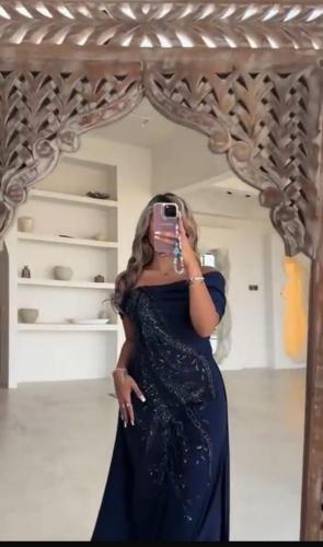 فستان أنيق بتطريز يدوي