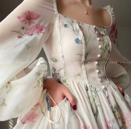 فستان فرنسي انثوي مزين بتشجيرات رائعه