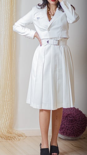 تيور brada مكون من قطعتين جاكيت وتنوره فخم