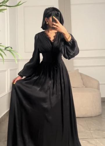 فستان أسود حرير برسمه الكروسيه ع الخصر مع الرباطات...