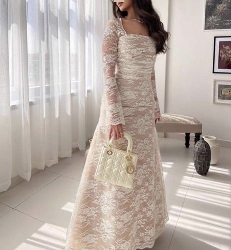 فستان فرنسي مزين بالدانتيل الانثوي