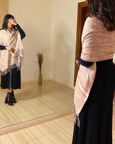 سكارف ديور وردي وبيج