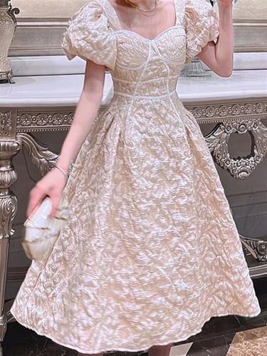 فستان بيج مكون من بف من الاكمام ورباطات من الظهر ف...