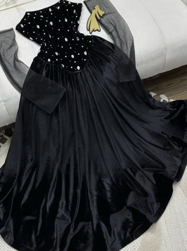 فستان اوربي فكتور اسود مخمل مزين بالكريستالات الرا...