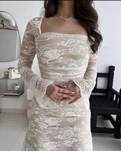 فستان فرنسي مزين بالدانتيل الانثوي