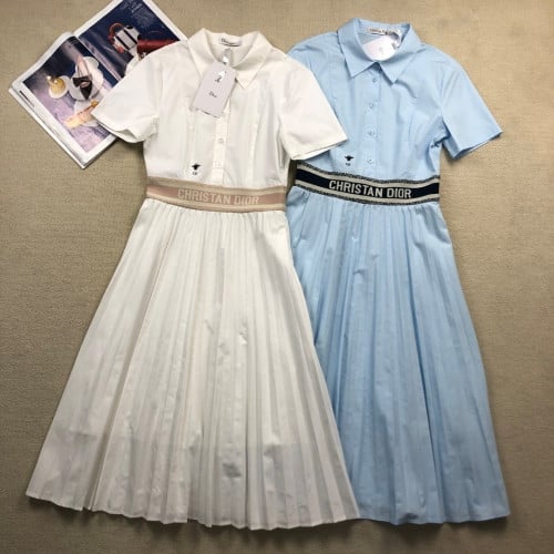 فستانDior متوفر اللون الابيض