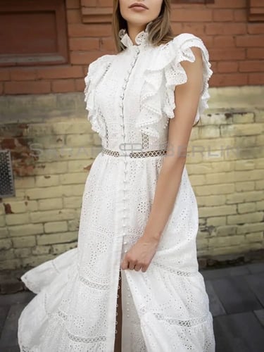 فستان اوربي انيق ابيض مزين بالركامه وازارير الؤلؤ...