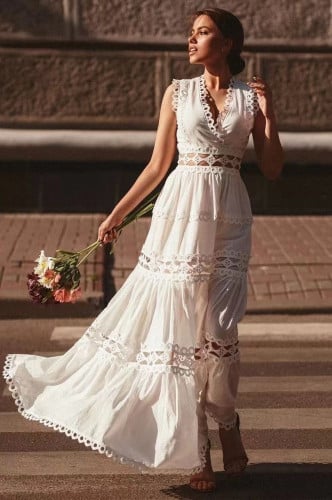 فستان اوربي مزين بفتحات عالجسم انيقه