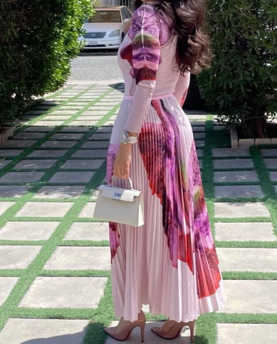 تيور صيفي مكون من بلوزه وتنوره بتشجيرات وائعه