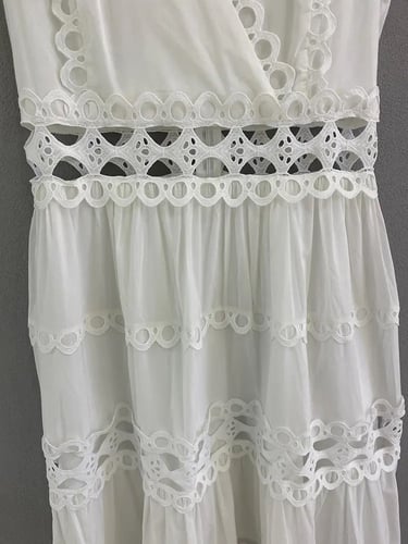 فستان اوربي مزين بفتحات عالجسم انيقه