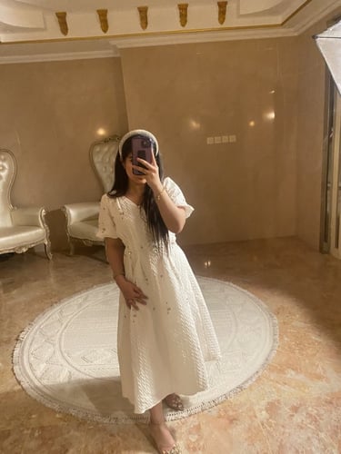 فستان اوربي ابيض بكريستالات أنيقه