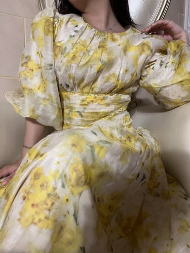 فستان اصفر فرنسي