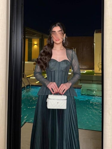 فستان زيتي مزين بالكروسيه والدانتيل الجميل