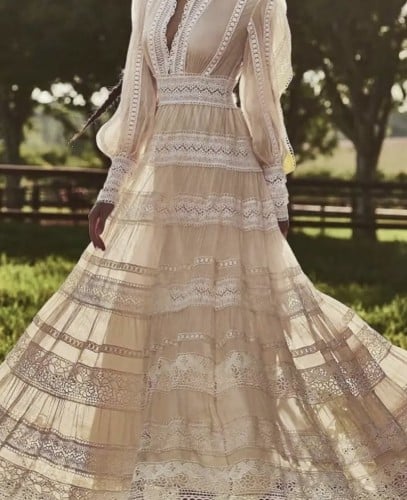 فستان بيج مزين بالجبير الرائع والطبق المزينه للفست...
