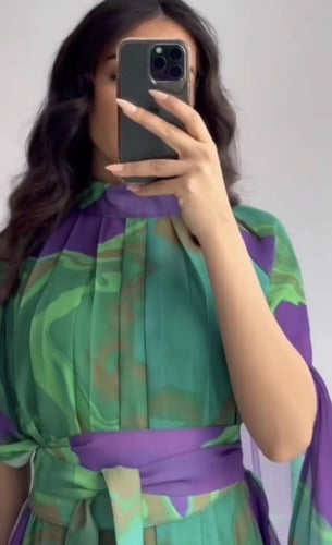 فستان اوربي بليسيه بألوان الطاووس